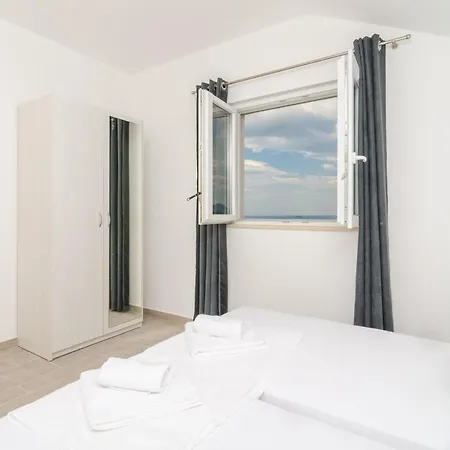 Dadic - Comfort One Bedroom With Balcony And Sea V...