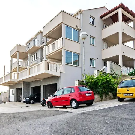 شقة Dadic - Comfort One Bedroom With Balcony And Sea V... *